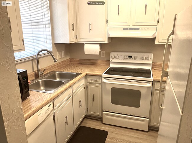 updated kitchen - 1104 Greentree Ct