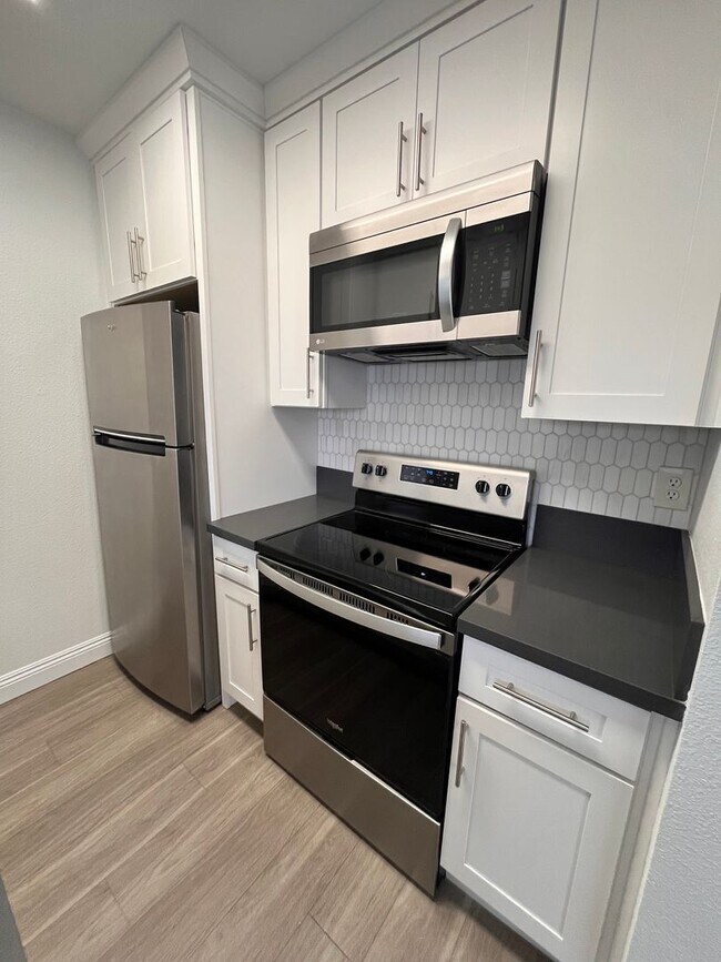 Building Photo - M369 - Albini