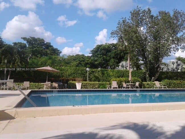 Building Photo - 3510 Oaks Way