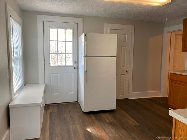 Building Photo - 435 Migeon Ave