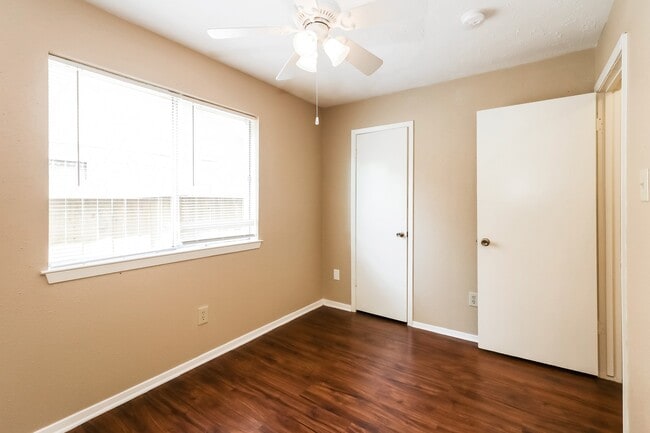 Building Photo - 13427 Boonway Dr
