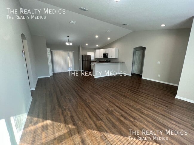 Building Photo - 9245 SE 150th Pl