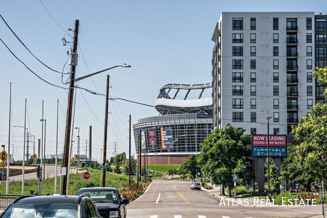 Building Photo - 2 Bed 2.5 Bath Condo in the Heart of LoHi ...