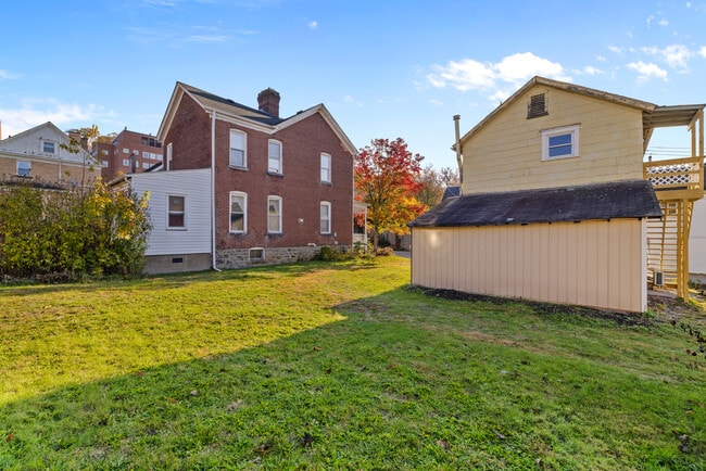 Building Photo - 607 Murray St