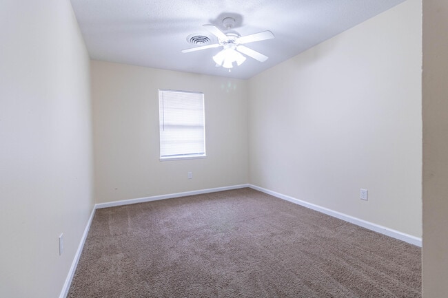 Building Photo - 1715 Stanford Dr