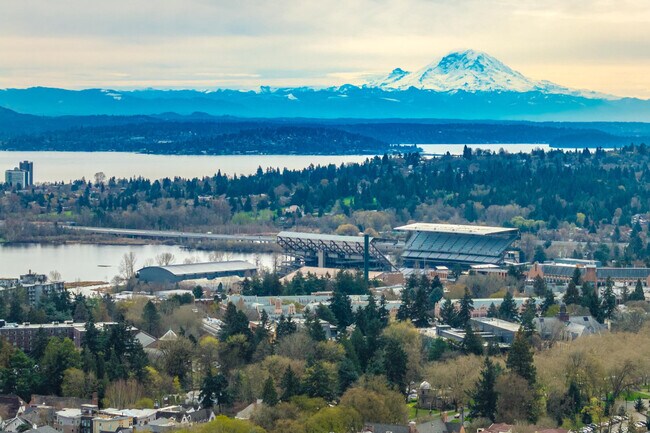 Building Photo - 5210b Brooklyn Ave NE