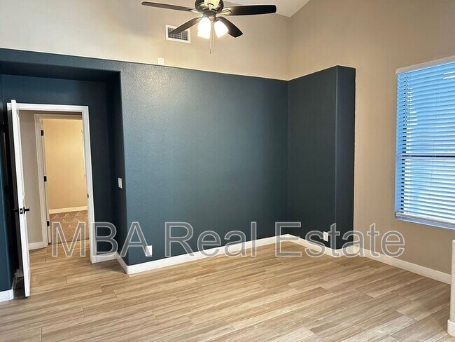 Building Photo - 1722 S Gilmore Cir