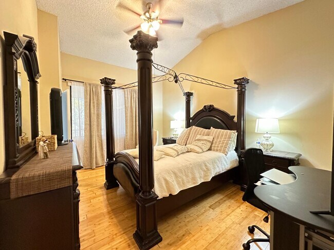 Building Photo - 4509 Carambola Cir S