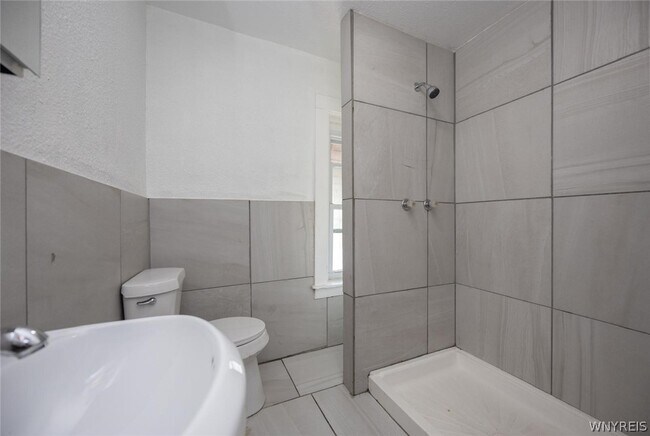 Building Photo - 1023 15th St