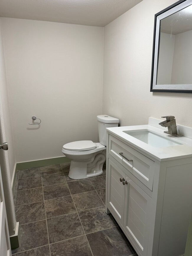 Building Photo - 5 bedroom house next to park