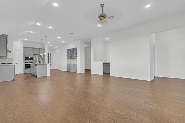 Building Photo - 356 Biscayne Bay Bend