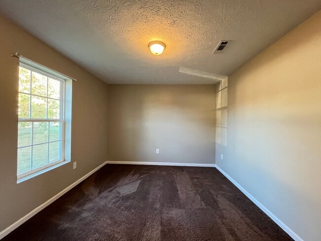 Building Photo - 3 bedroom 2 bath single family home in White Pine