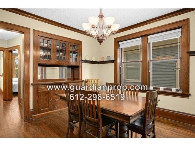 Building Photo - Top Floor Condo in 4Plex, Updated Kitchen & Bath, Full Dining Room, Sunroom, Parking