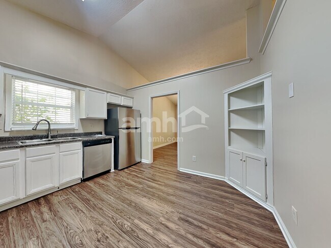 Building Photo - 3670 Sugarbrook Dr