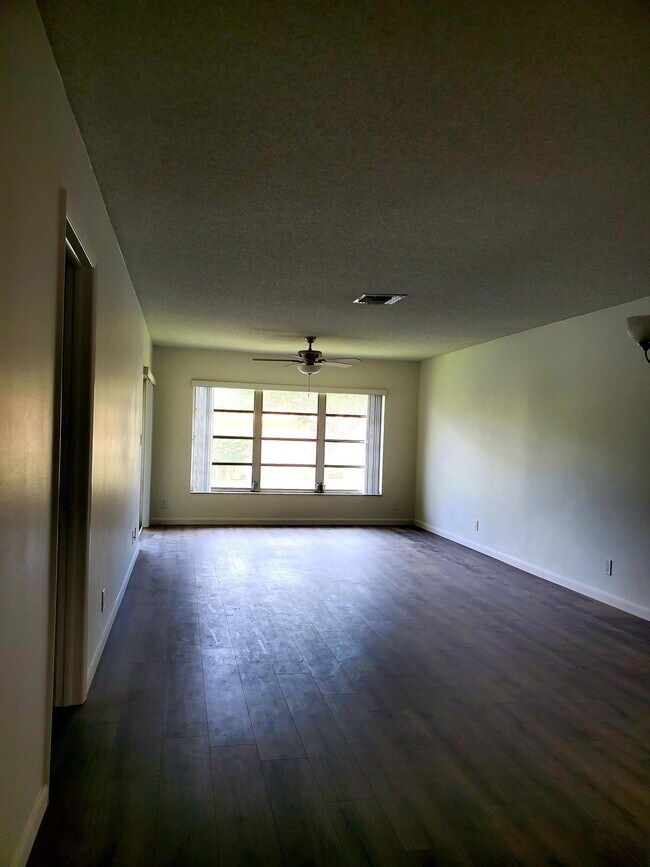Building Photo - 5890 Sugar Palm Ct