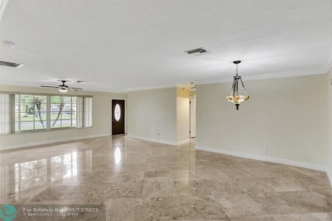 Building Photo - 361 SW 60th Ave