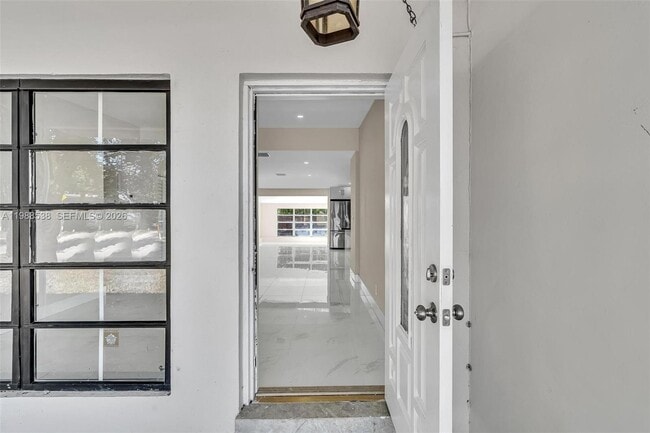 Building Photo - 1600 SW 9th St