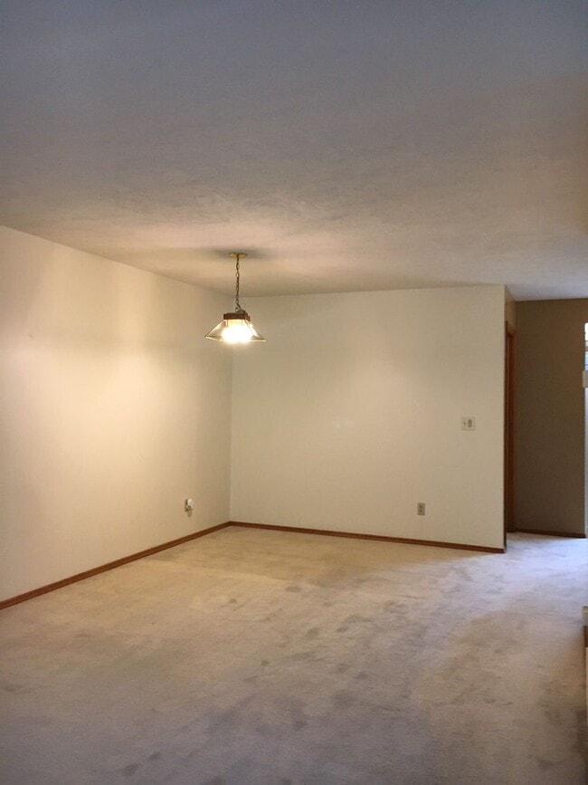 Building Photo - 2 Bedroom, 1 Bathroom Townhouse-Walking distance to MSU Campus
