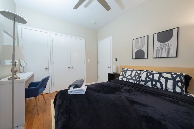 Building Photo - 230 W 113th St