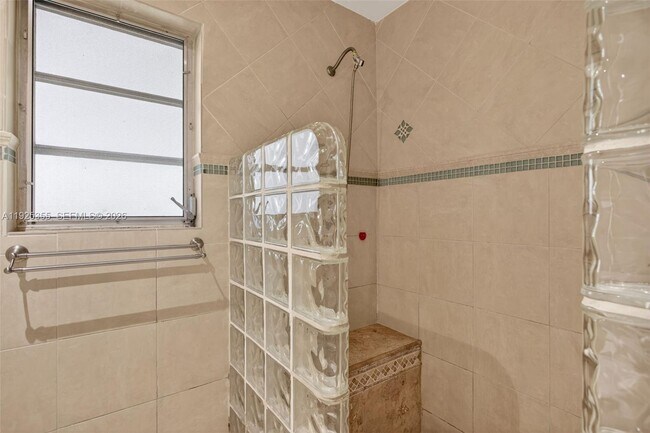 Building Photo - 4060 NE 26th Ave