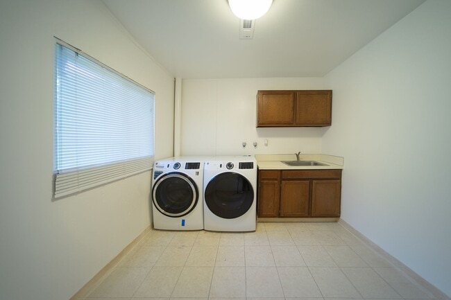 Building Photo - Greenleaf House: A Sustainable and Eco-Friendly Home!