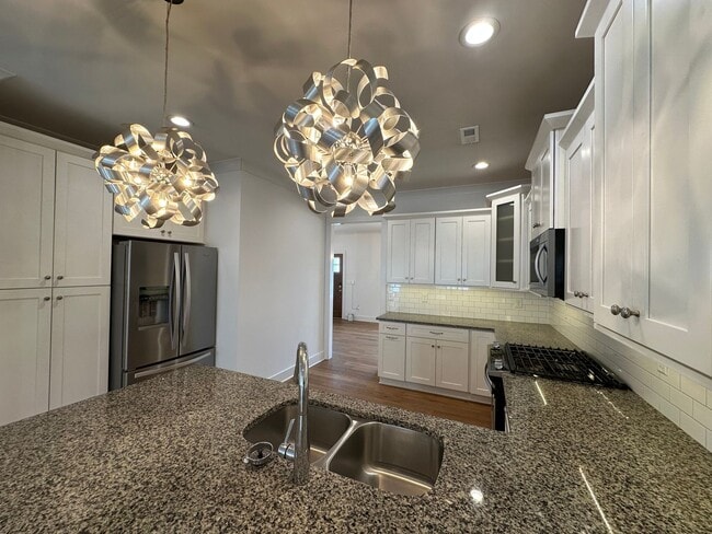 Building Photo - 3 Bedroom / 2 Bath  Johnson City TN