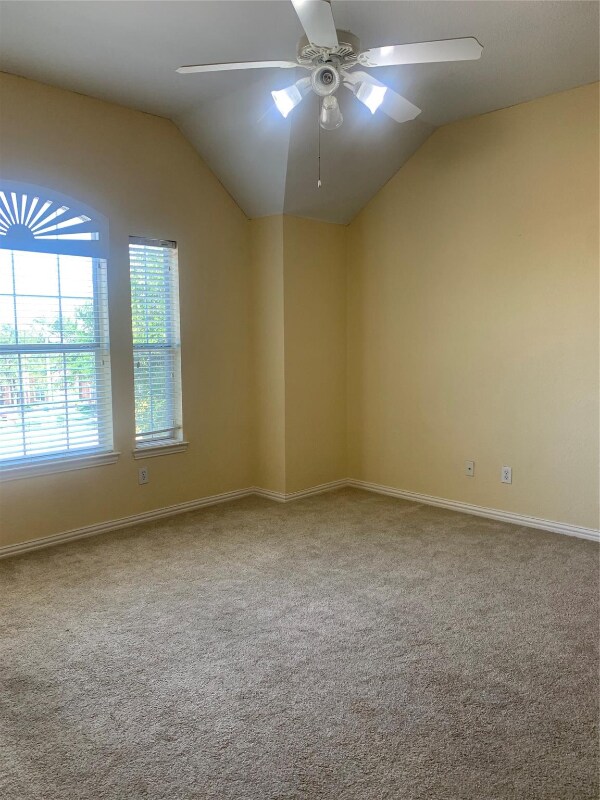 Building Photo - 9101 Forest Hills Dr