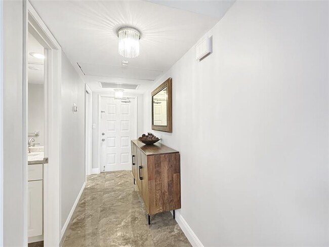 Building Photo - 3505 Oaks Way