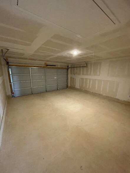 Building Photo - 13727 Barn Door