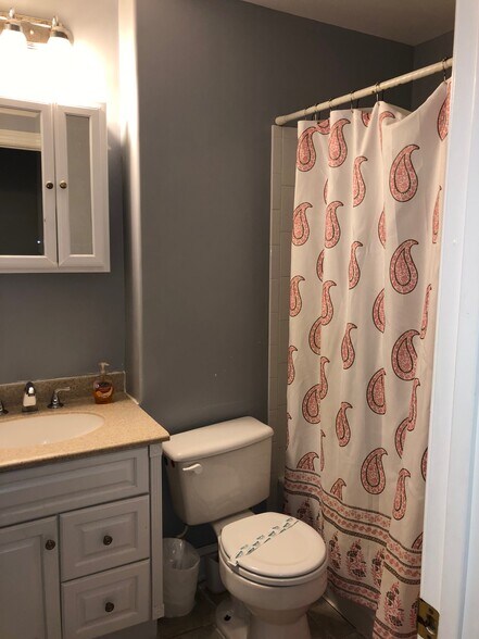 Building Photo - 734 Quincy St NW