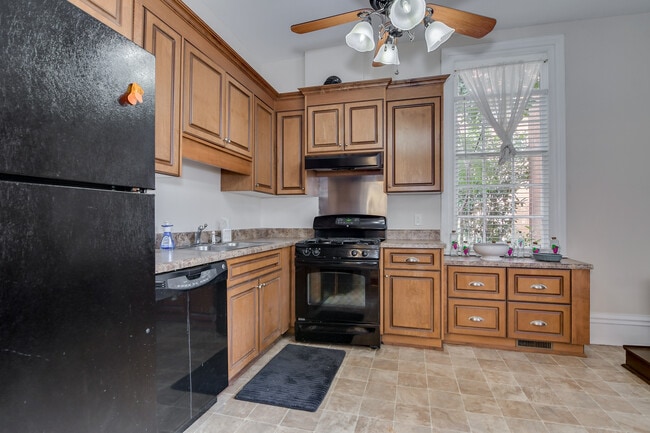 Building Photo - 629 Greene St