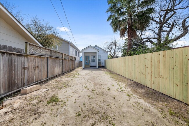 Building Photo - 4710 Ave S