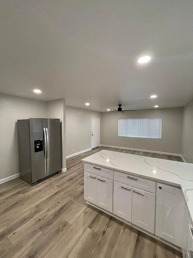 Building Photo - 1010 Cypress Ave