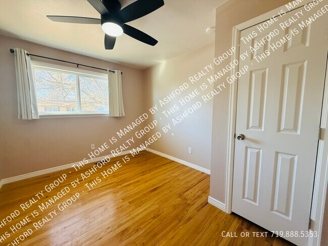 Building Photo - 303 Quebec St