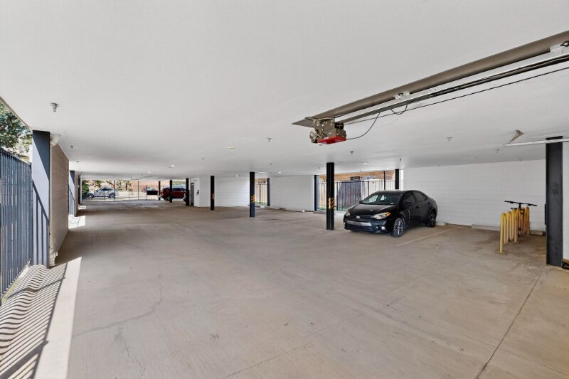 Building Photo - 800 S Welch St