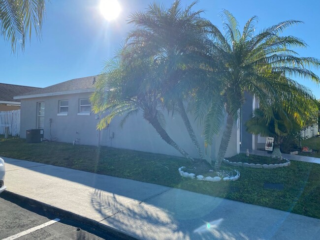 Building Photo - 2439 Harbor Town Dr