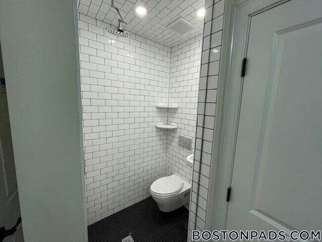 Building Photo - 28 A Cherry St