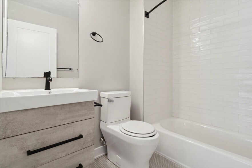 Building Photo - 1841 N Gratz St