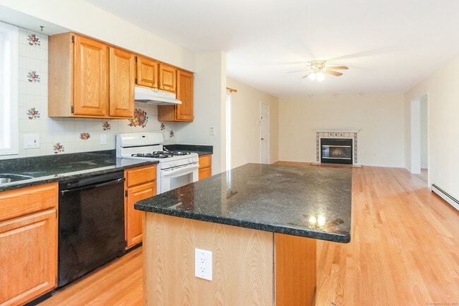 Building Photo - 107 Benson Pl