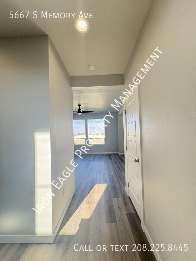 Building Photo - 5667 S Memory Ave
