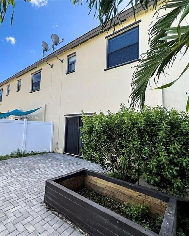 Building Photo - 3349 W 105th Terrace