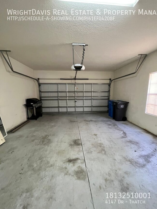 Building Photo - Large townhome at Sabal Pointe!