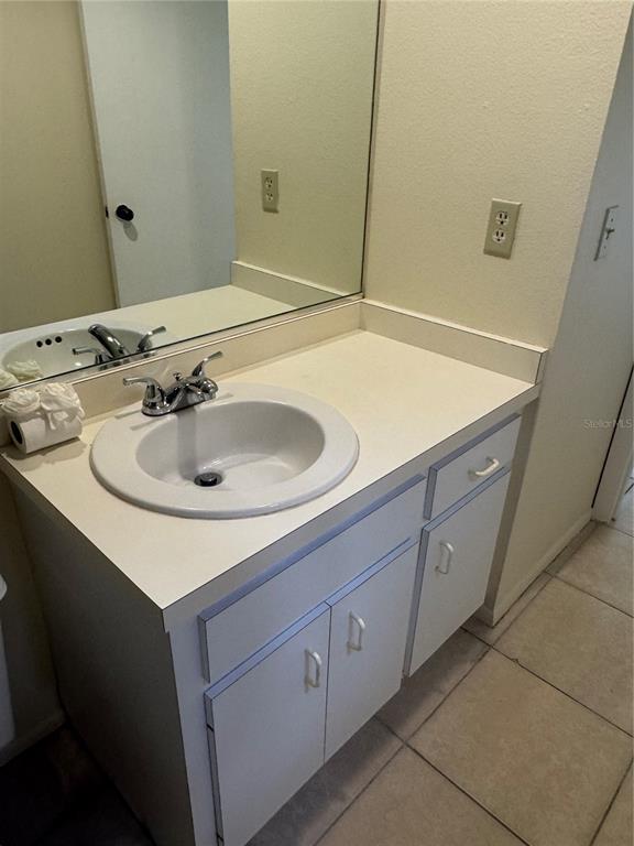 Building Photo - 4948 Camphor Ave