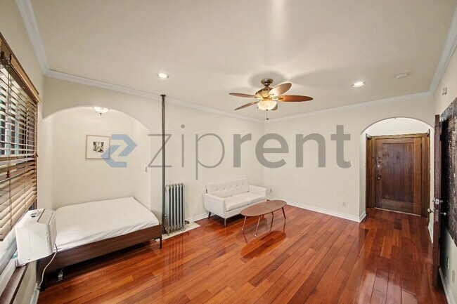 Building Photo - Unit 120