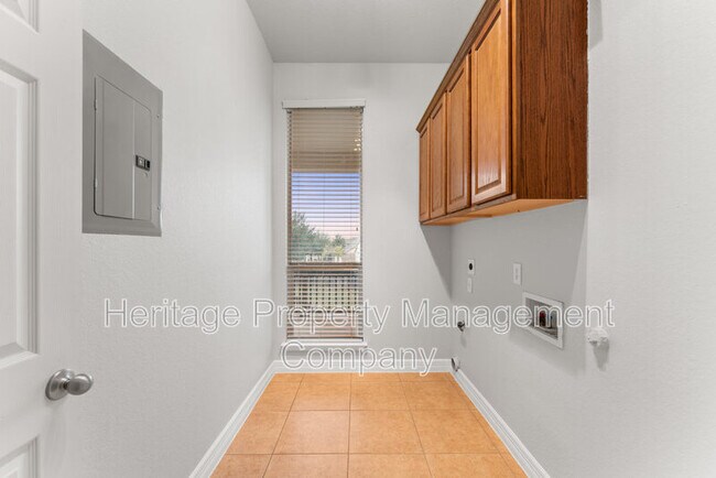 Building Photo - 11 Sable Valley