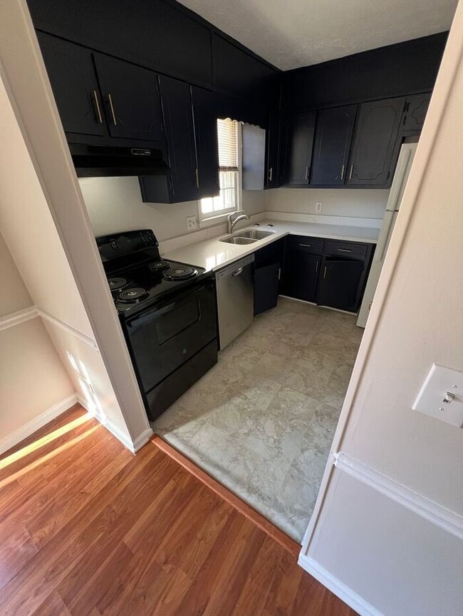 Building Photo - FINALLY A 2 BEDROOM 2.5 BATH IN LAWRENCEVILLE!