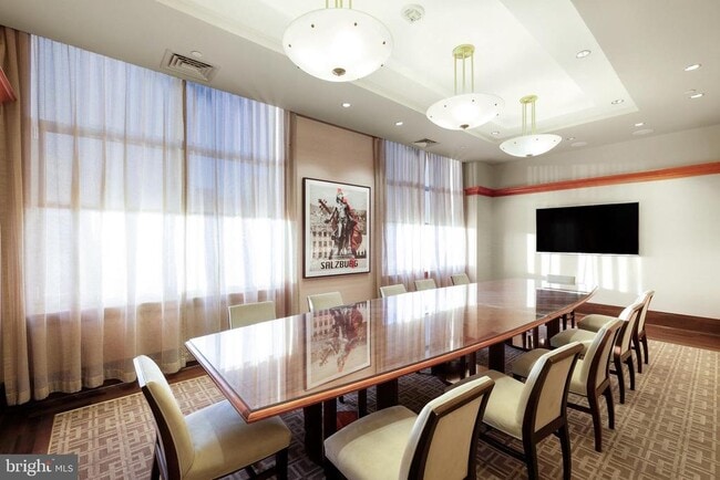 Building Photo - 400 S Broad St