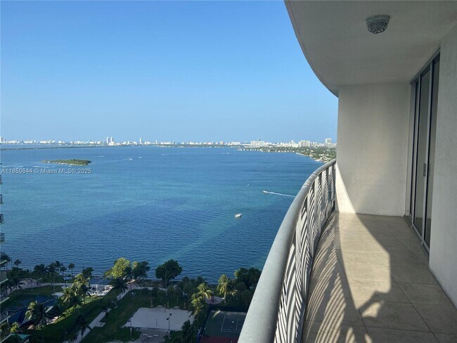 Primary Photo - 1750 N Bayshore Dr