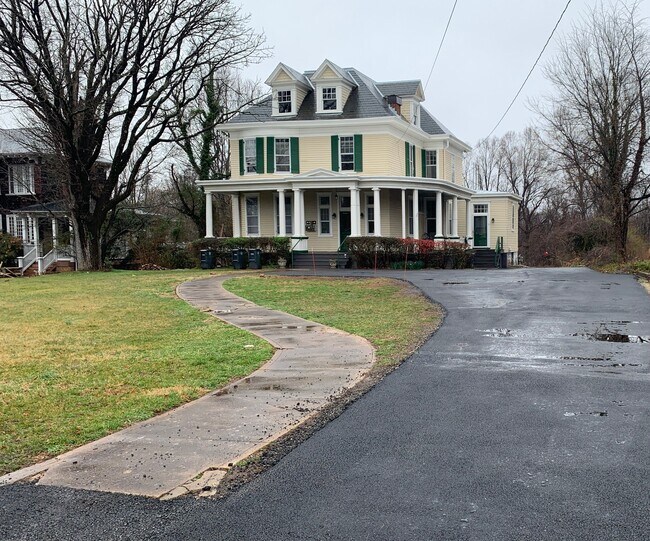 2110 Rivermont Ave 2110 Rivermont Ave Lynchburg VA 24503 Apartment