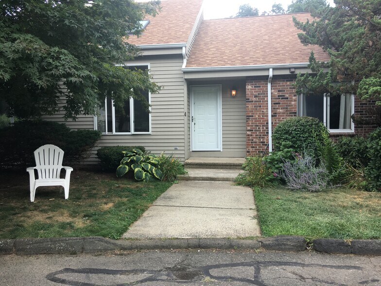 Primary Photo - 2514 Boston Post Rd